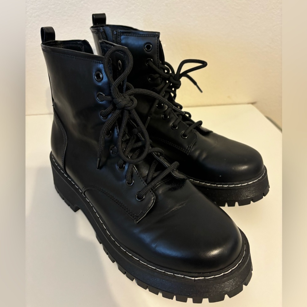 Combat boots